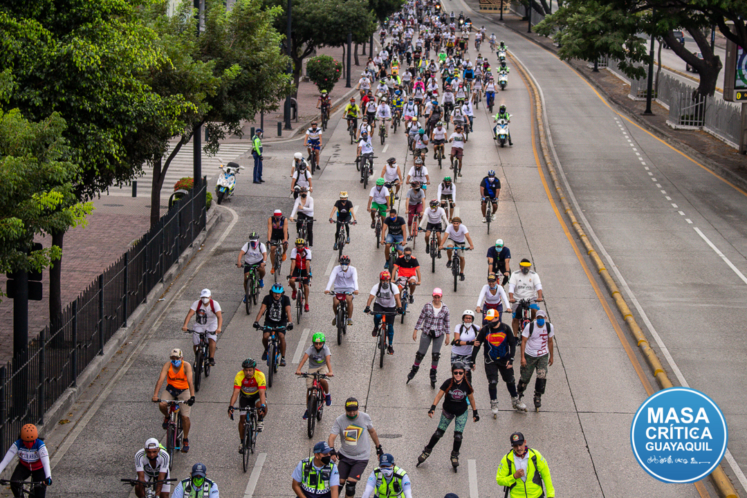 #LaBiciSeRespeta: Cientos de bicicletas y patines recorrieron Guayaquil en la Pedaleada Blanca