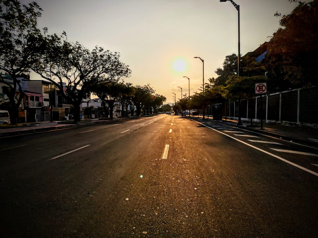 #PeatonesPrimero | 5 consejos para caminar con seguridad por las noches en&nbsp;Guayaquil