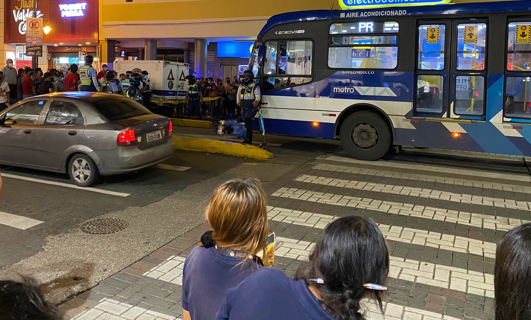 Mujer falleció tras ser atropellada por bus de Metrovía en el centro de Guayaquil