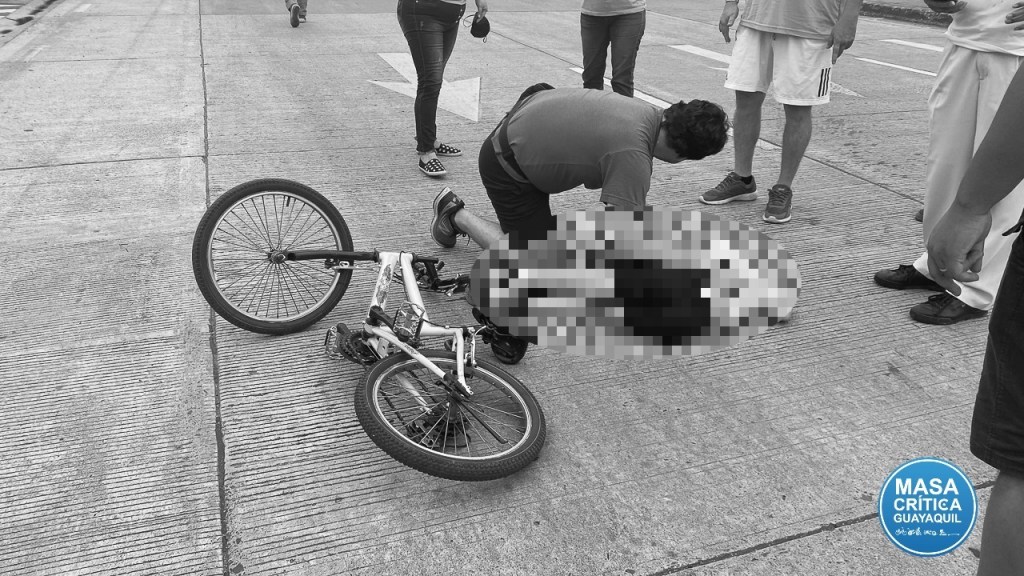 Niño ciclista herido en siniestro vial en avenida Isidro&nbsp;Ayora