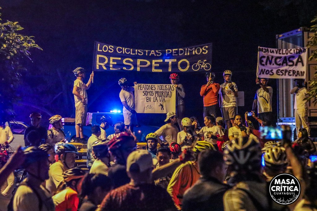 FOTOGALERÍA: Con Pedaleada Blanca recordamos a los tres biciusuarios asesinados en vía a la&nbsp;costa