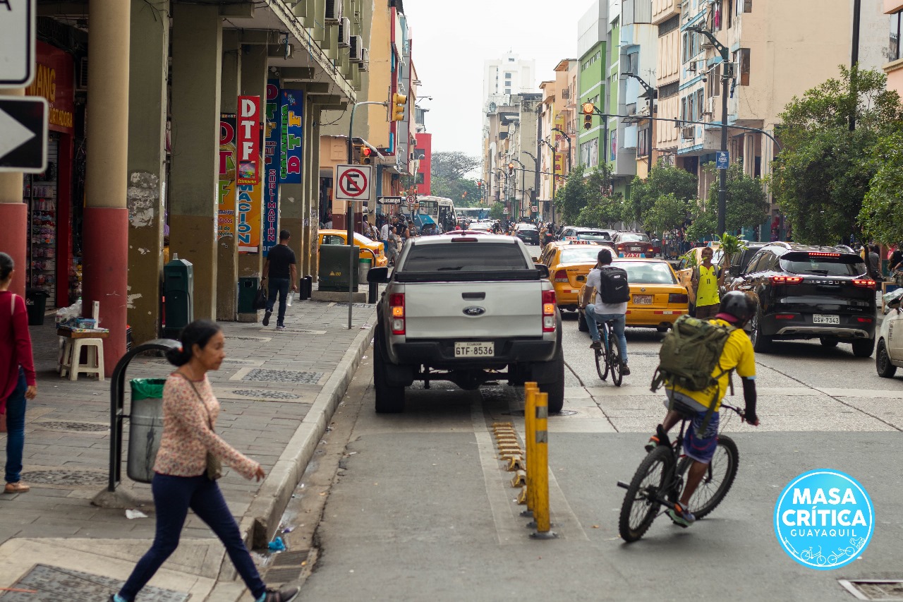 FOTOGALERÍA | Guayaquil se mueve en bicicleta pese a que se irrespeta la ciclovía