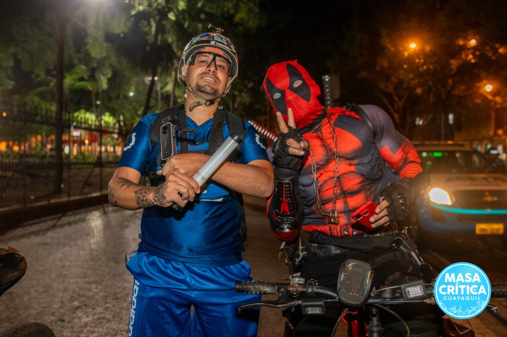 En bicicletas y patines recorrimos centro y norte de Guayaquil en Masa&nbsp;Crítica