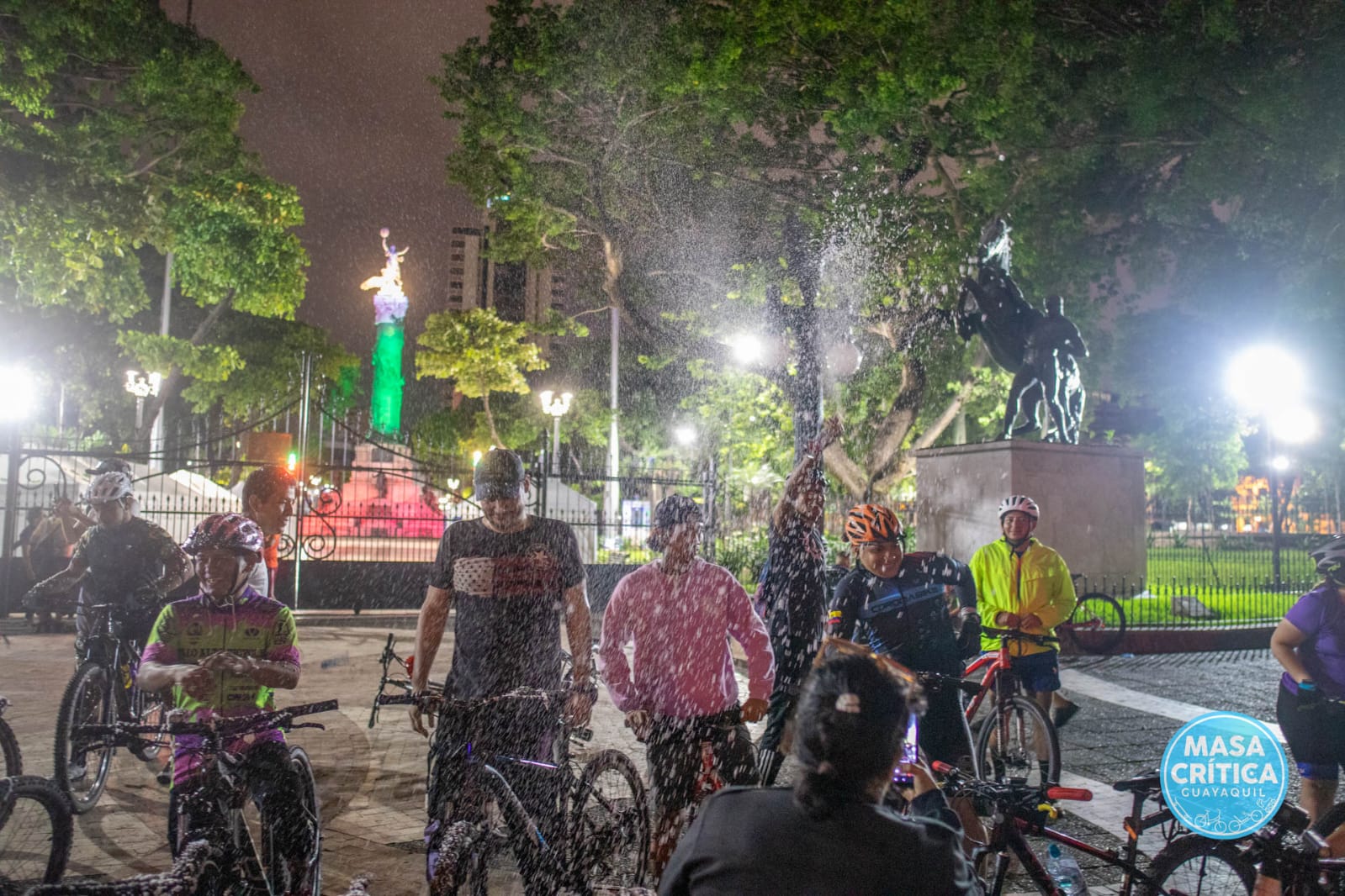 La fiesta del Carnaval se vivió en Masa Crítica