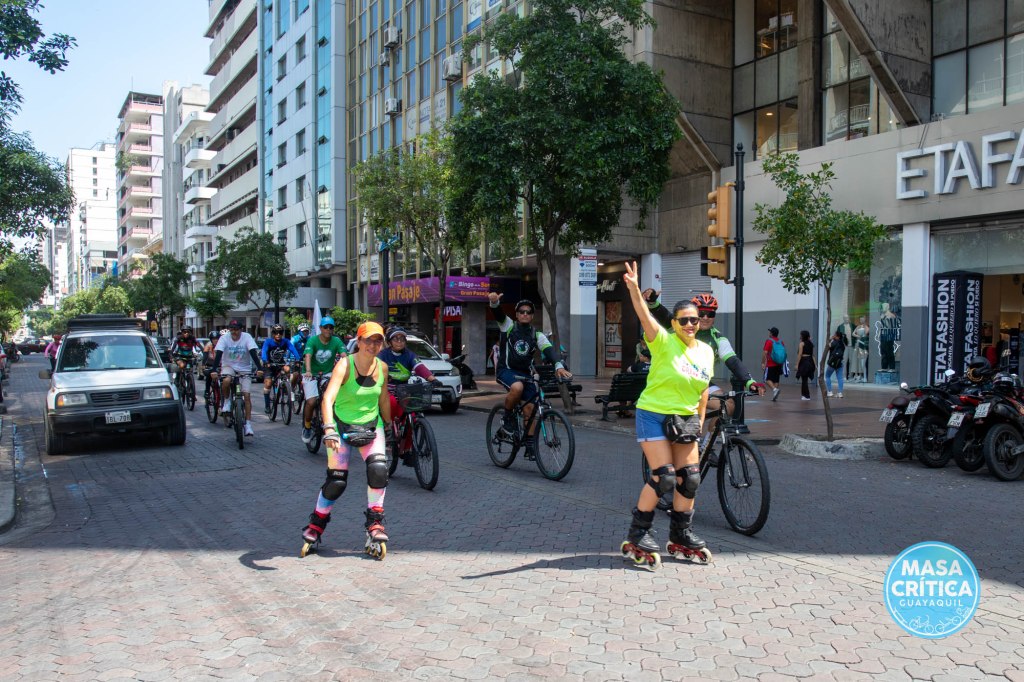 FOTOGALERÍA: En bicicletas y patines, Masa Crítica Guayaquil celebró el Día de la&nbsp;Tierra